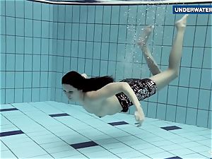 showing bright bosoms underwater makes everyone ultra-kinky